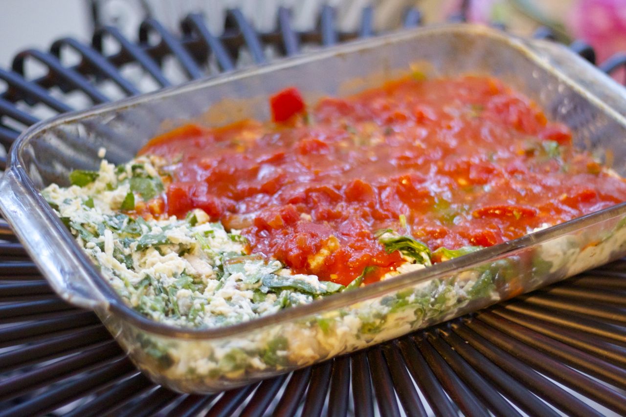 making spinach lasagna