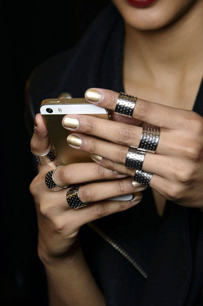 hbz-nail-trends-fw2014-metallicy-06-Naeem-Khan-bks-M-RF14-0186-lg