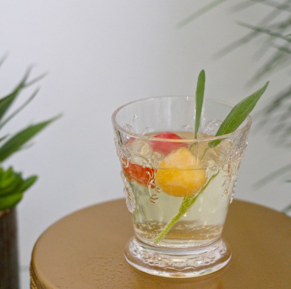 white wine cocktail spritzer