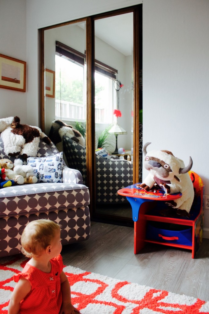 how to decorate a small kid's bedroom