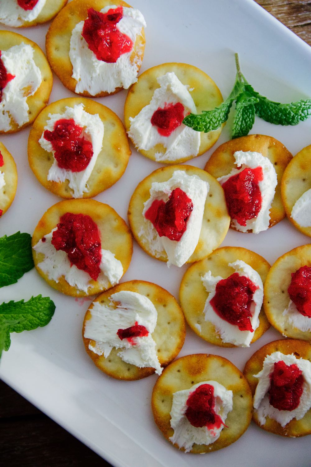 cranberry orange cream cheese crackers as an hors d'oeuvre 