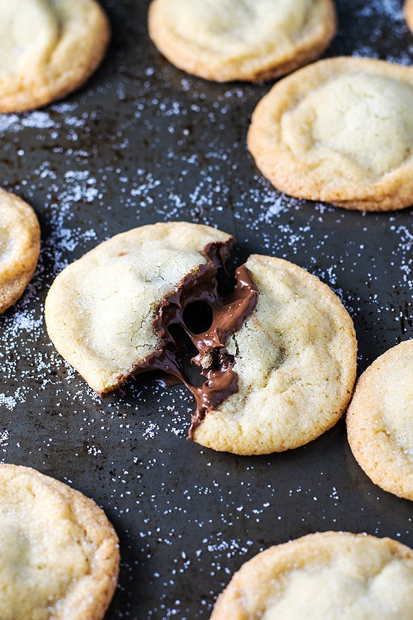 Easy and delicious recipe for sugar cookies stuffed with Nutella