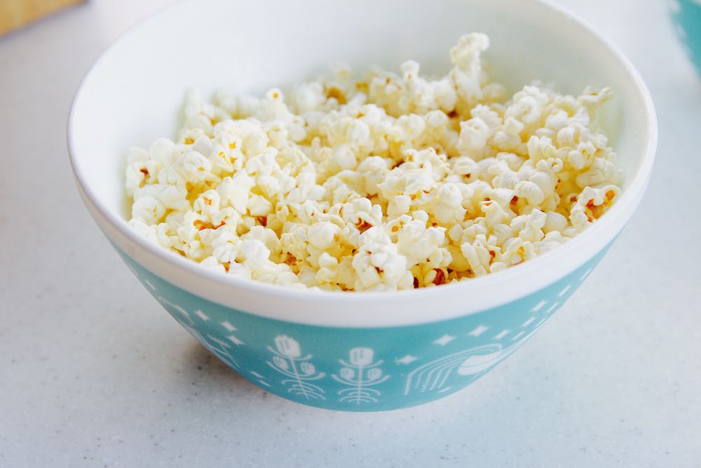 How to make homemade microwave popcorn with no oil