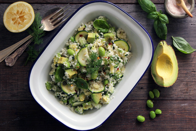 Riced cauliflower salad with cucumber and edamame