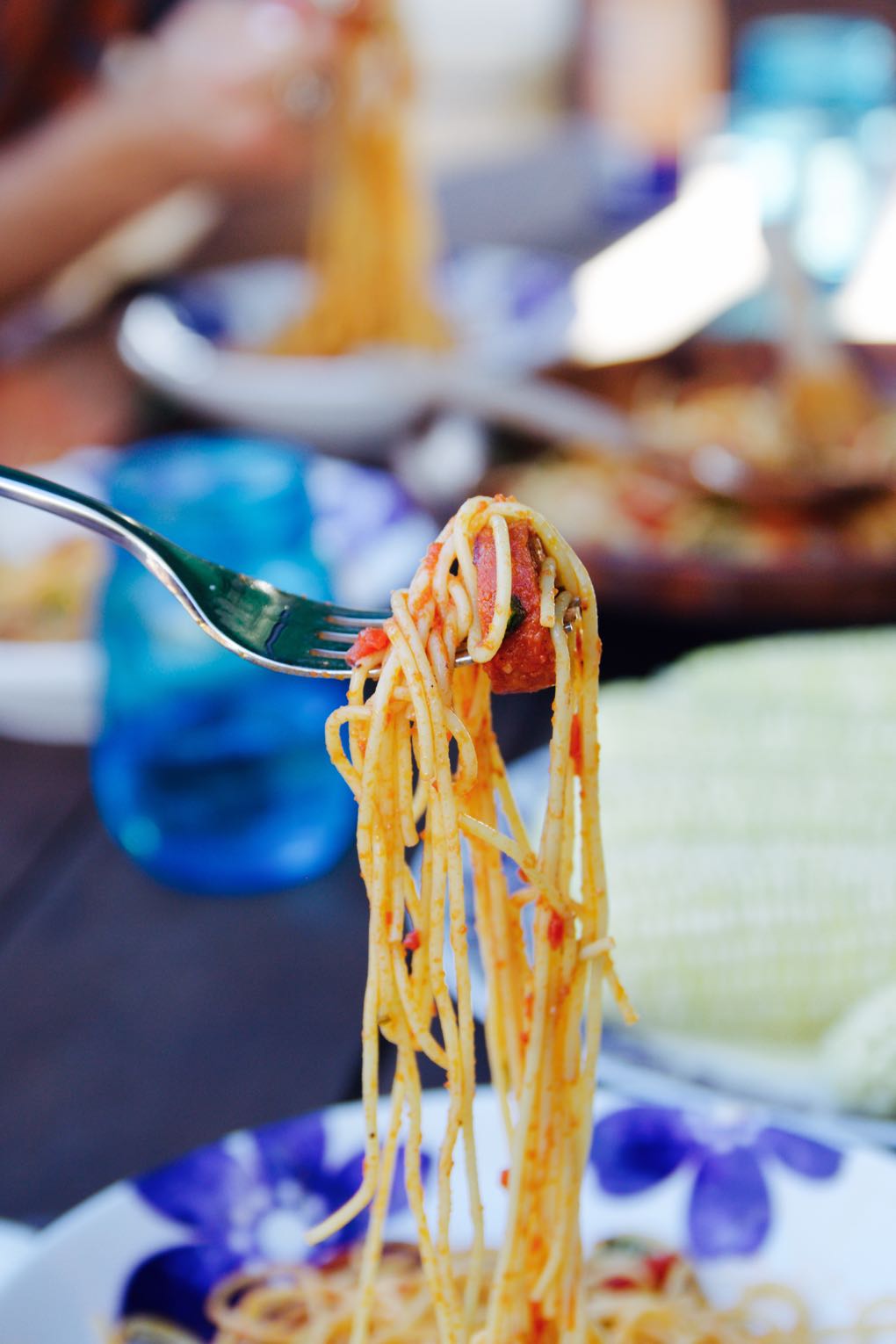 Spaghetti with linguica sausage, tomatoes and basil