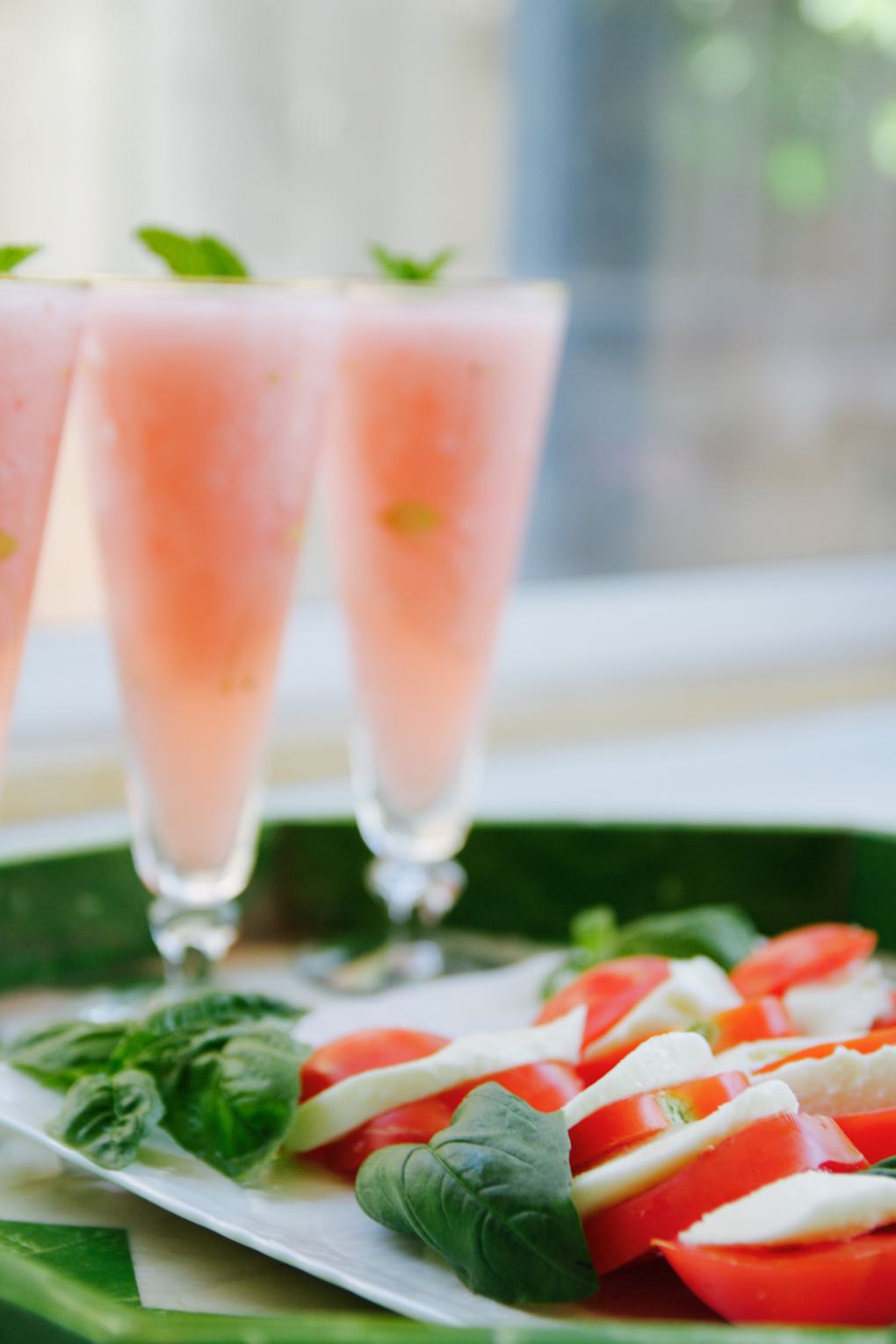 Summertime alfresco lunch: caprese salad and frosé (frozen rosé)