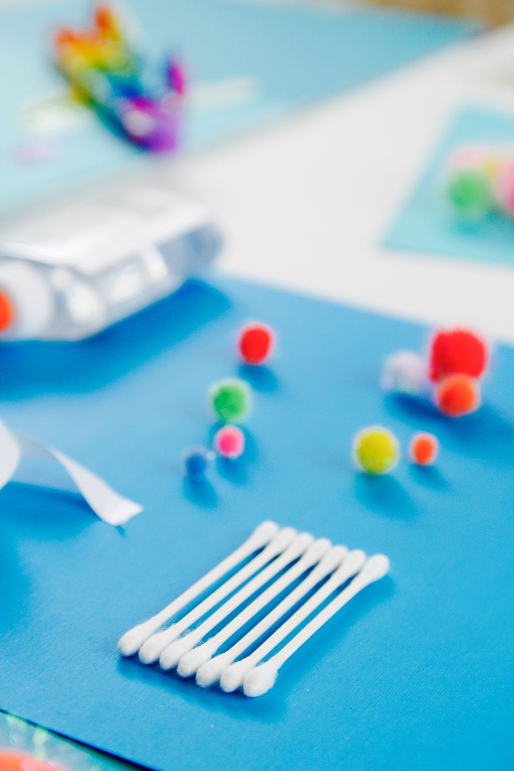 how to use q tips and paint to make a rainbow craft