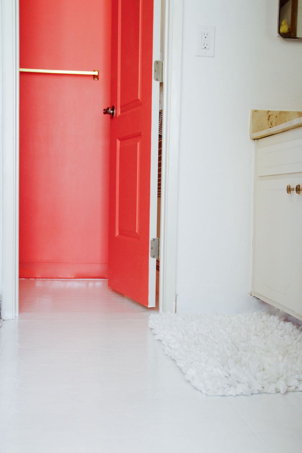 how to use epoxy paint to redo a bathroom