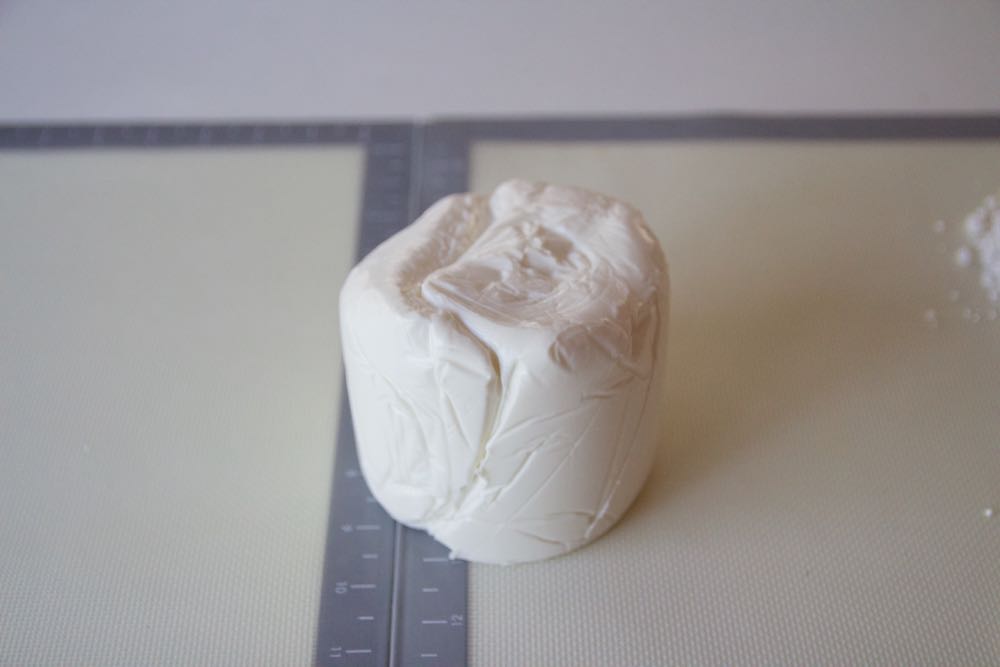 Easy step by step for how to use fondant cake icing