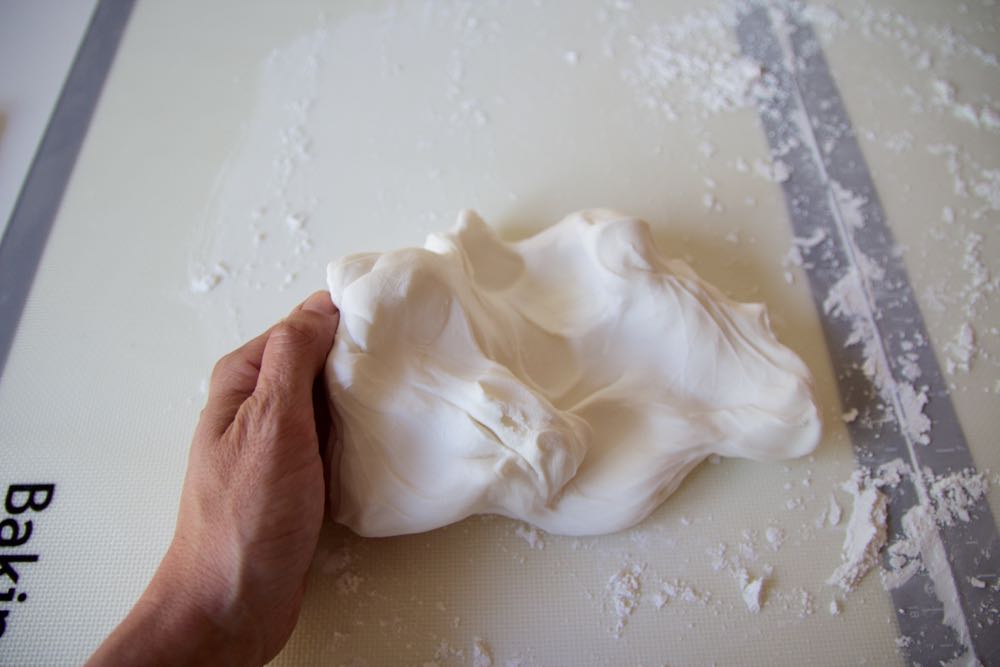 Easy step by step for how to use fondant cake icing
