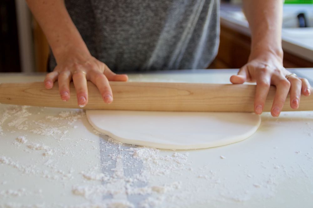 Easy step by step for how to use fondant cake icing
