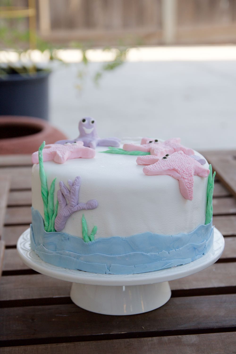 how to make a seashore themed fondant cake with sea creatures