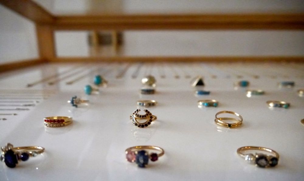 The most unusual asymmetrical engagement rings from Mociun
