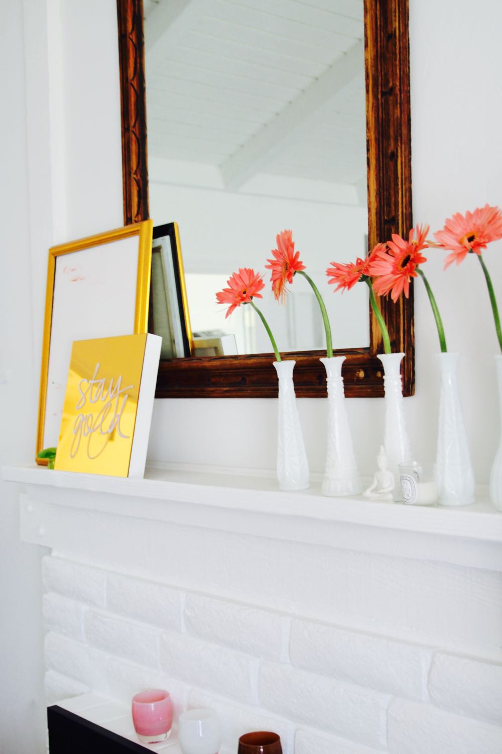 how to easily and inexpensively style a mantle 