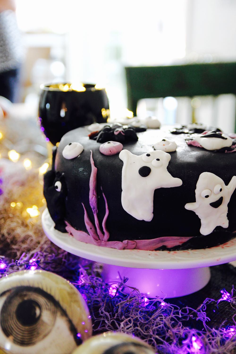 a fondant halloween cake to make for kids