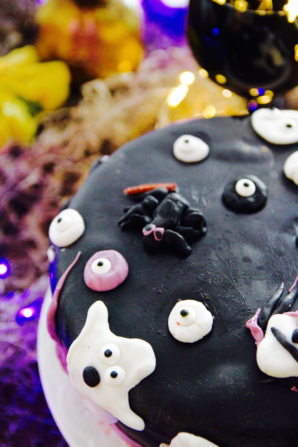 how to make a spooky fondant cake with ghosts for a halloween party