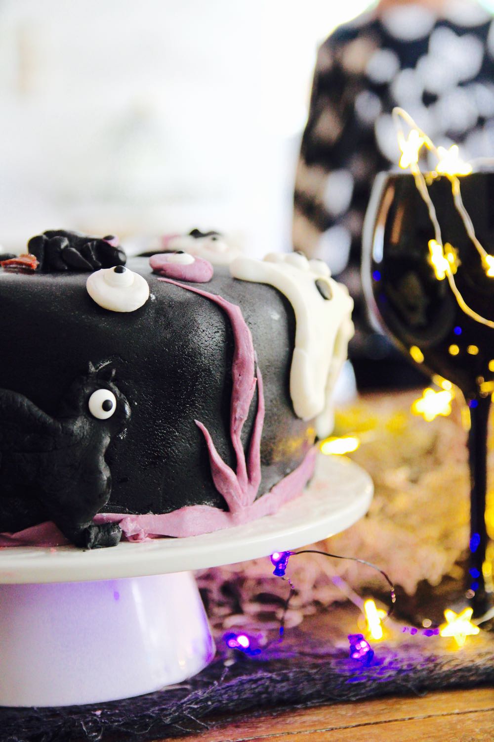 kids halloween cake with fondant ghosts