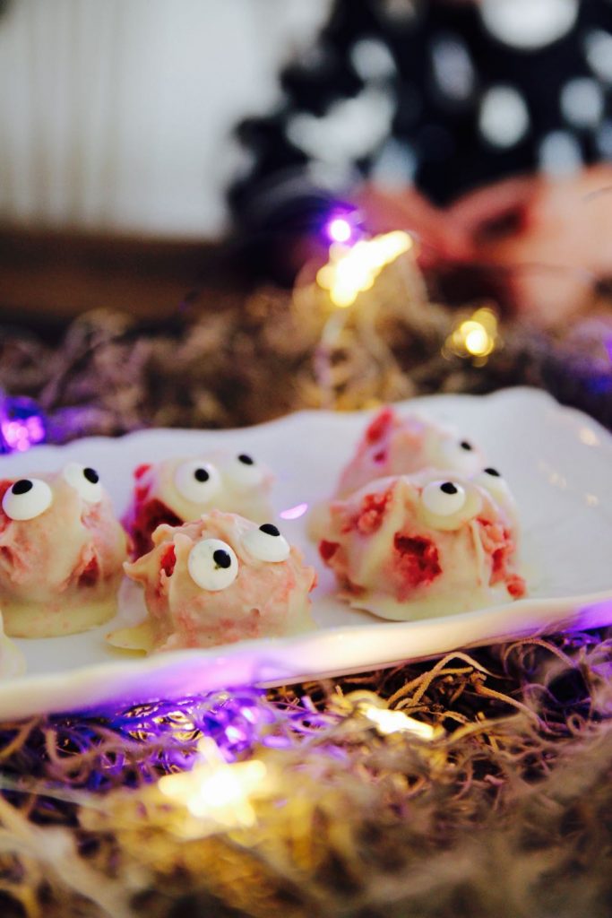 cute but creepy bite-size halloween dessert for kids