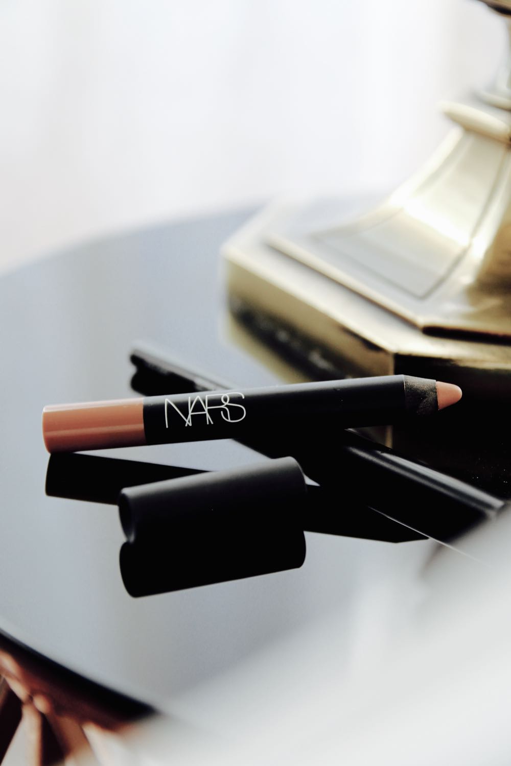nars velvet matte lip pencil in belle de jour