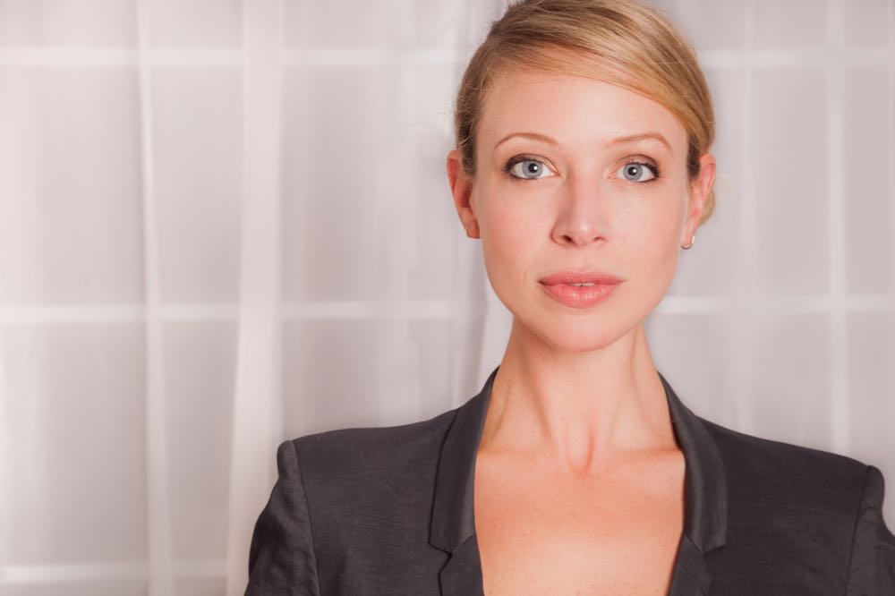 how to create an easy smooth side part updo