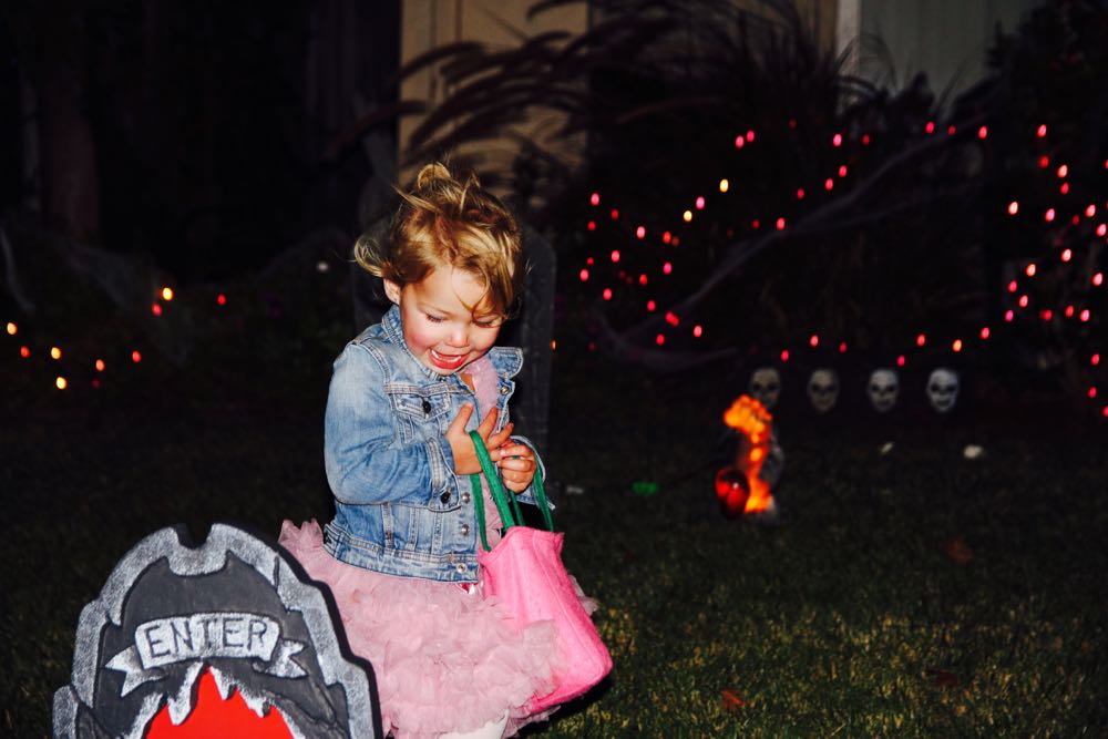 trick or treating on halloween 2016