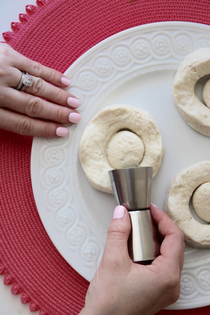 an easy and delicious recipe for biscuit dough donuts