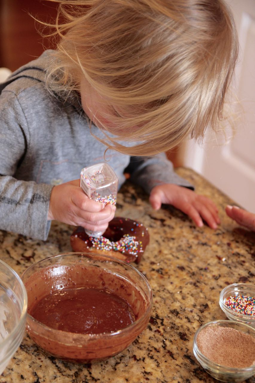 an easy and delicious recipe for biscuit dough donuts