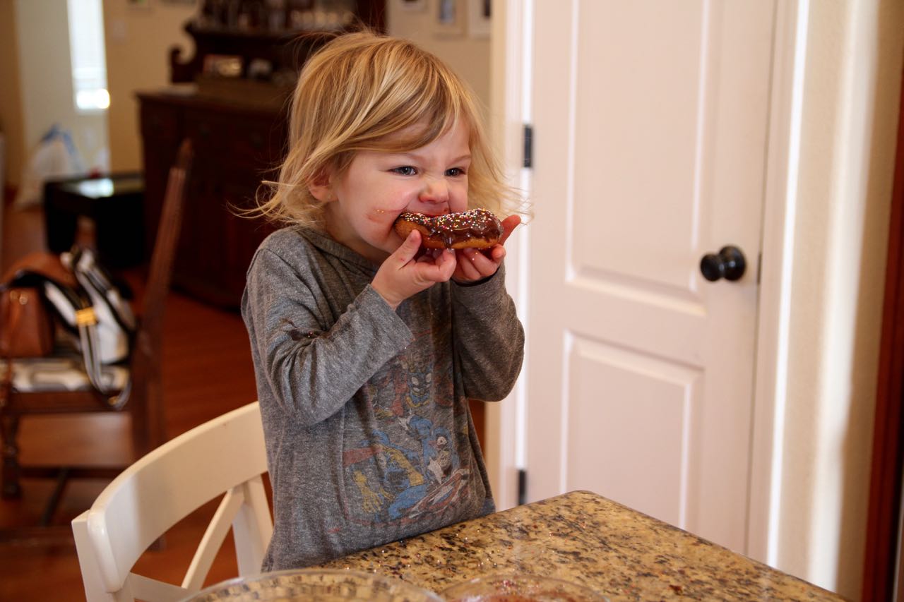 an easy and delicious recipe for biscuit dough donuts