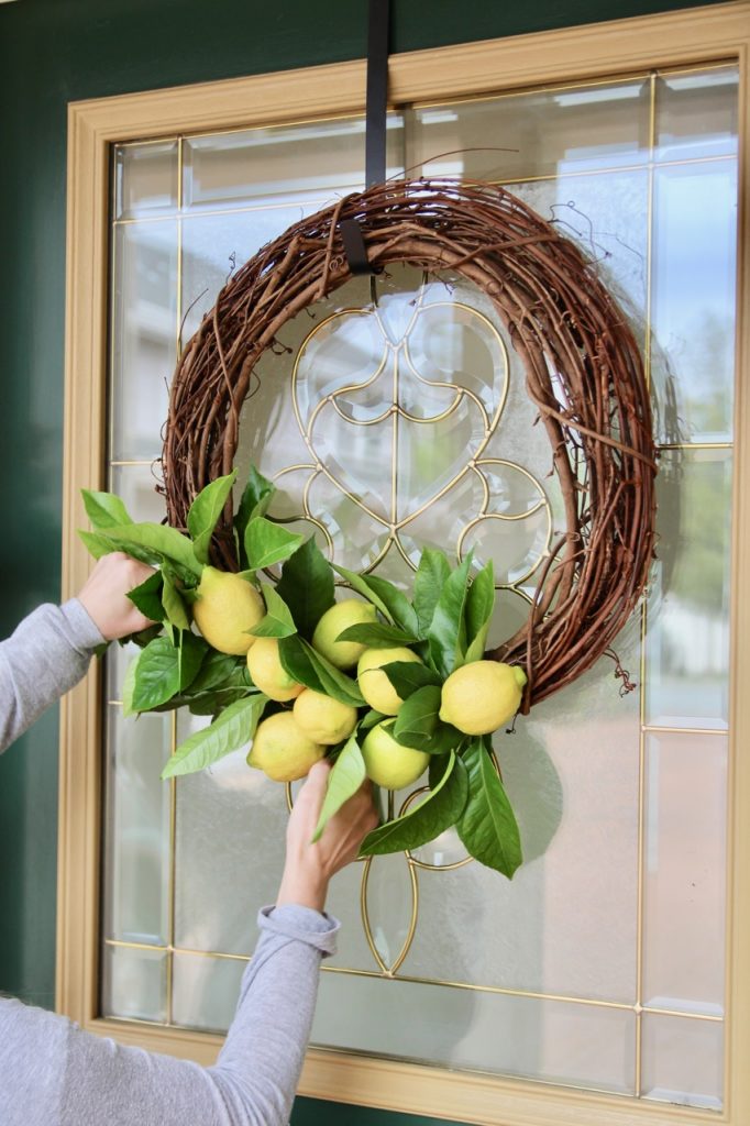 how to make a simple wreath with lemons