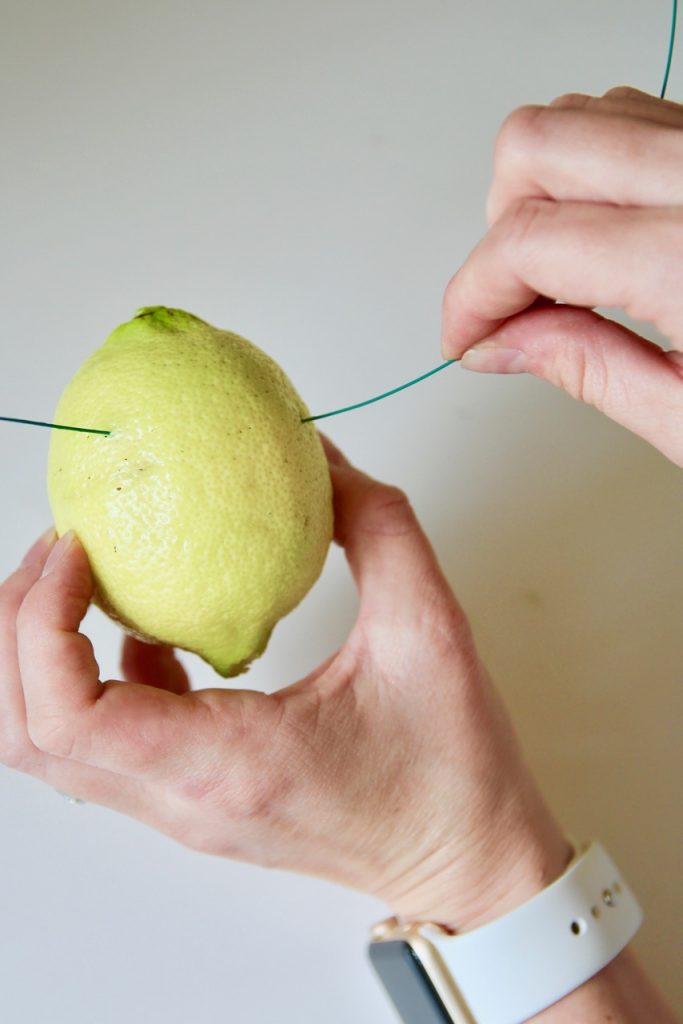 how to make a simple wreath with lemons