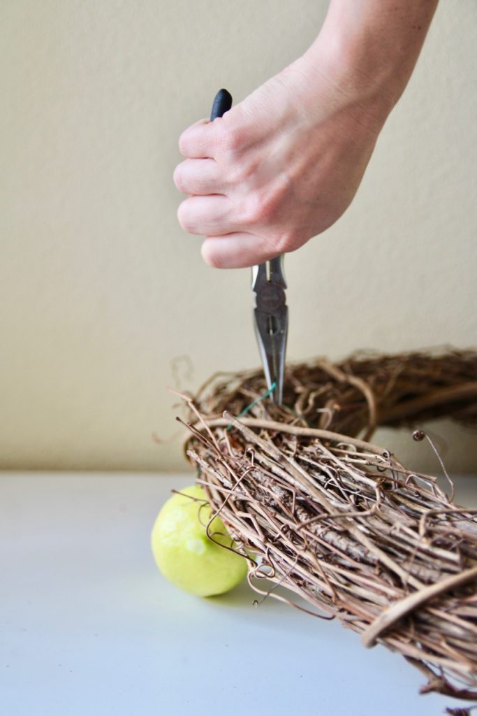 how to make a simple wreath with lemons