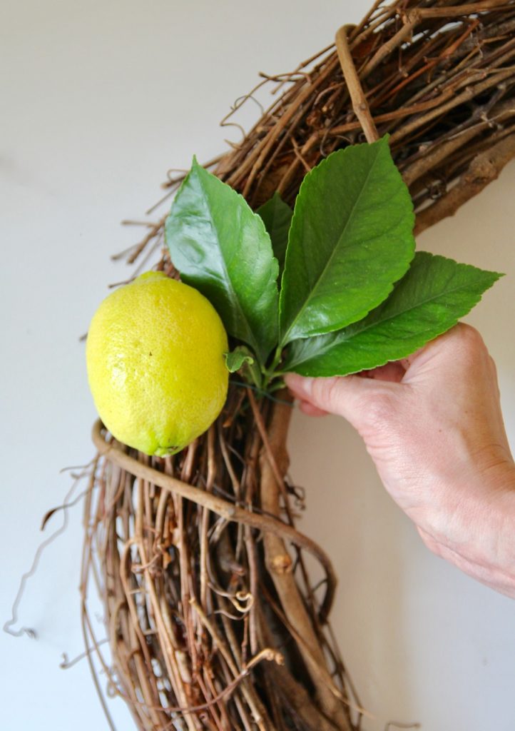 how to make a simple wreath with lemons