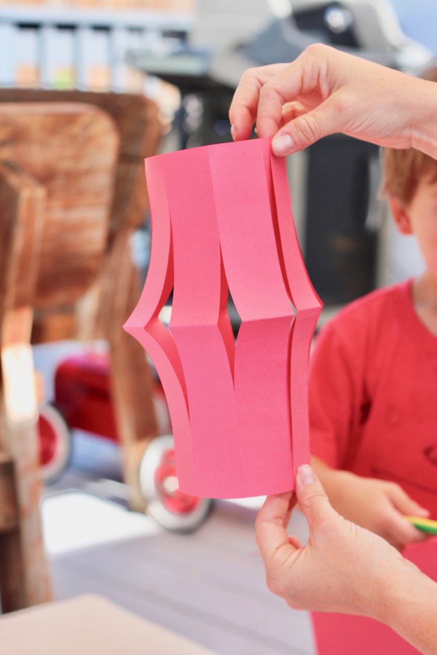 how to make paper hanging lanterns for fourth of July
