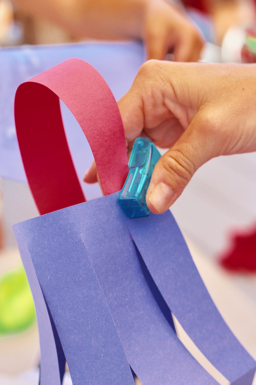 how to make paper hanging lanterns for fourth of July