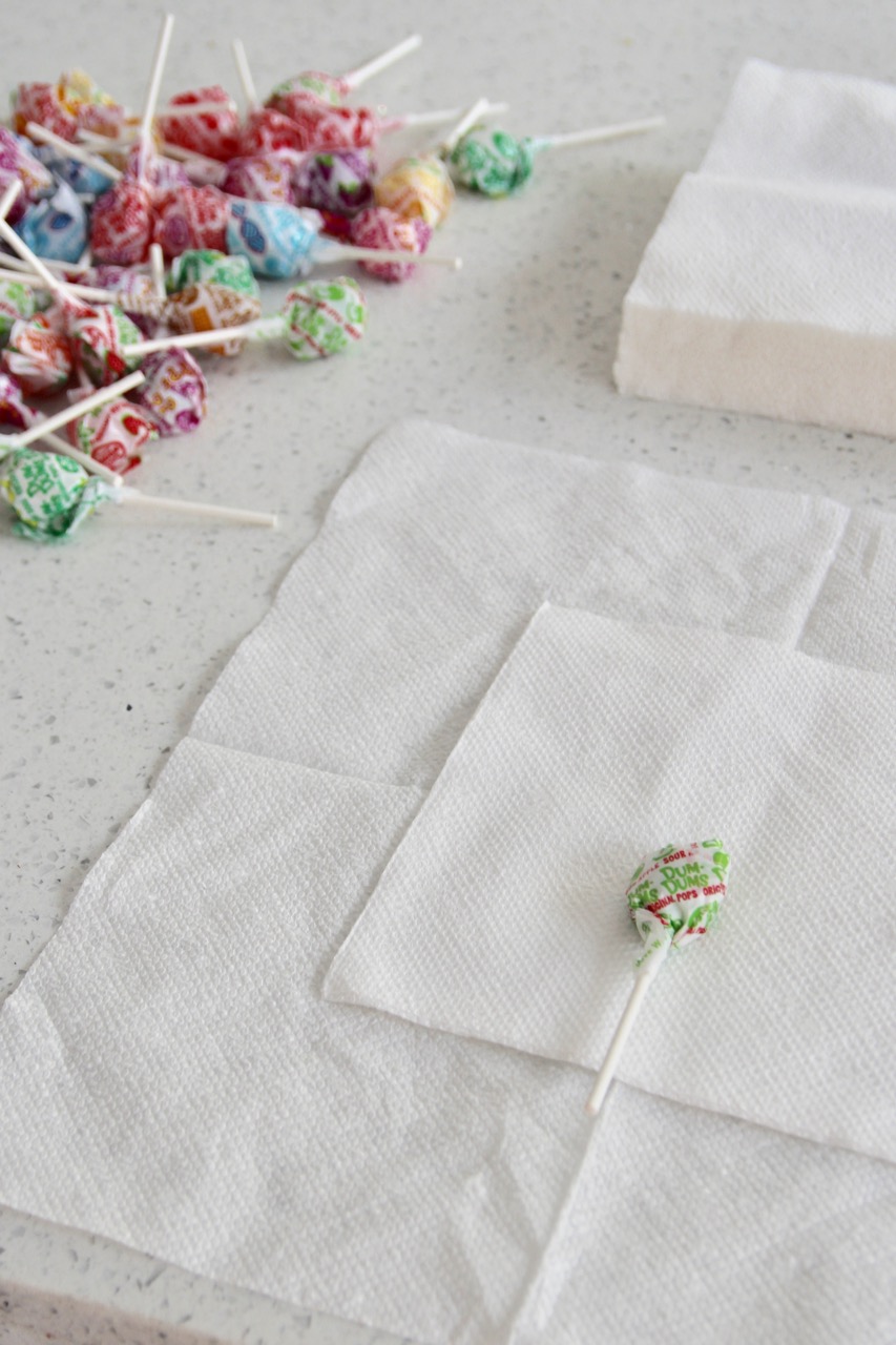 how to make lollipop ghosts out of napkins for a halloween party