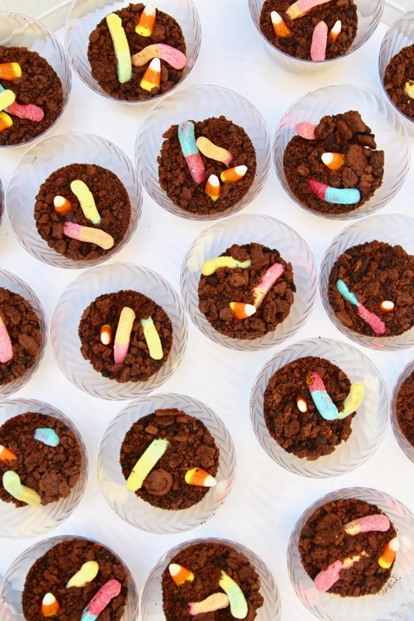 how to make worms and dirt treats for halloween