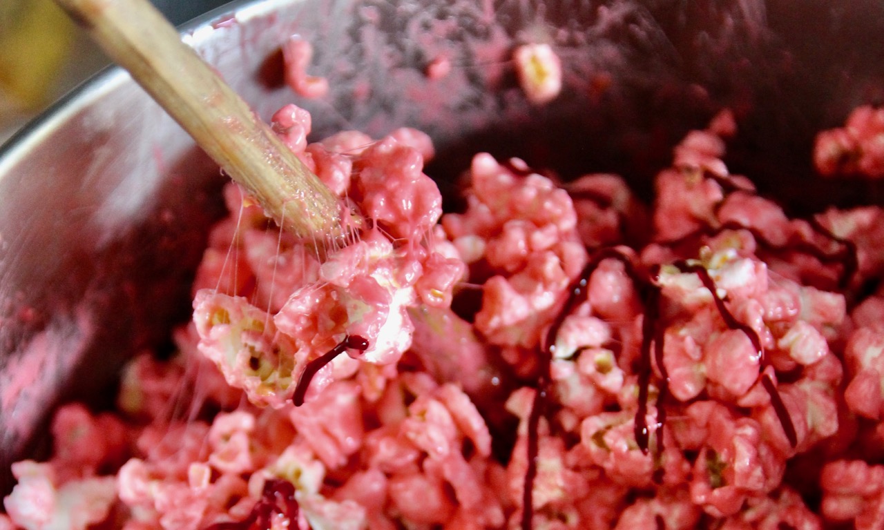 how to make bloody brain popcorn balls for halloween