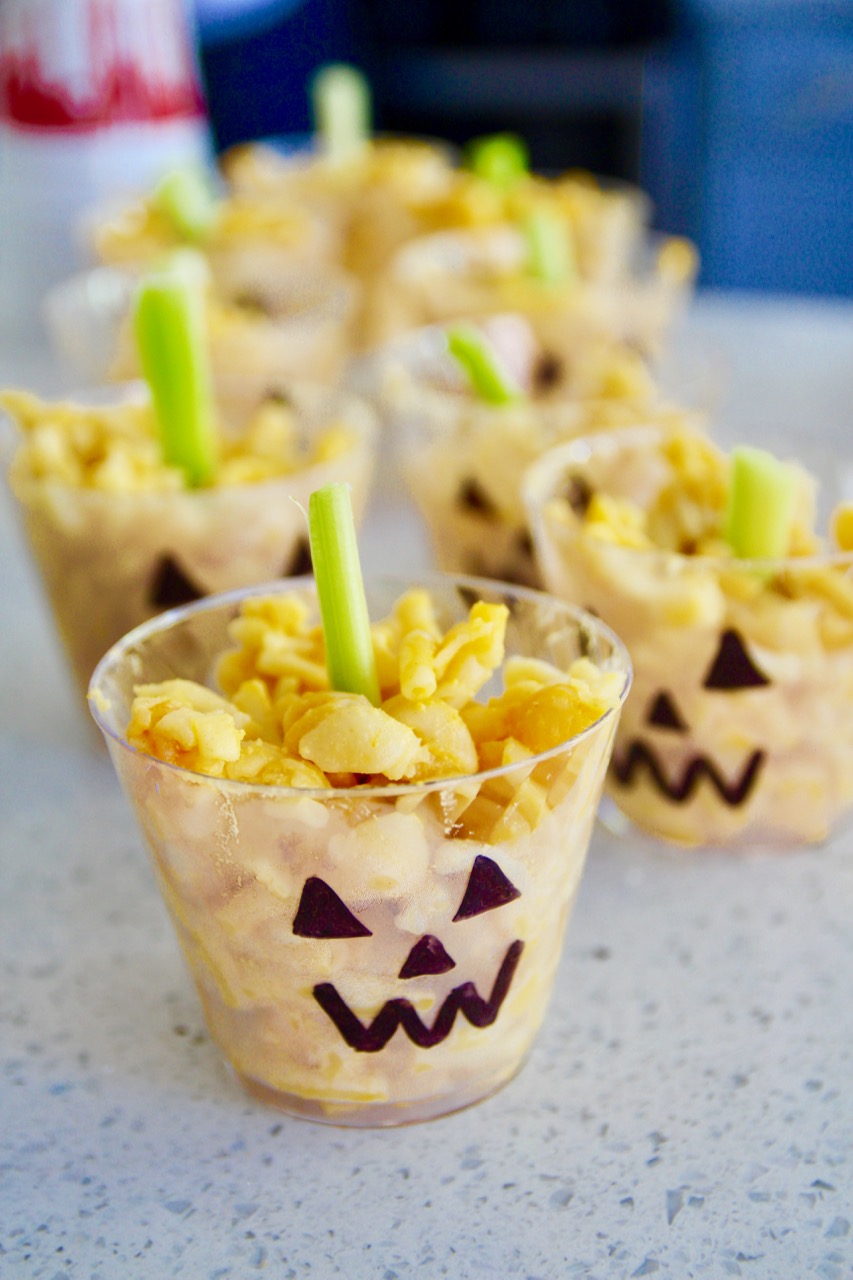 macaroni and cheese pumpkin cup kids snacks for a halloween party