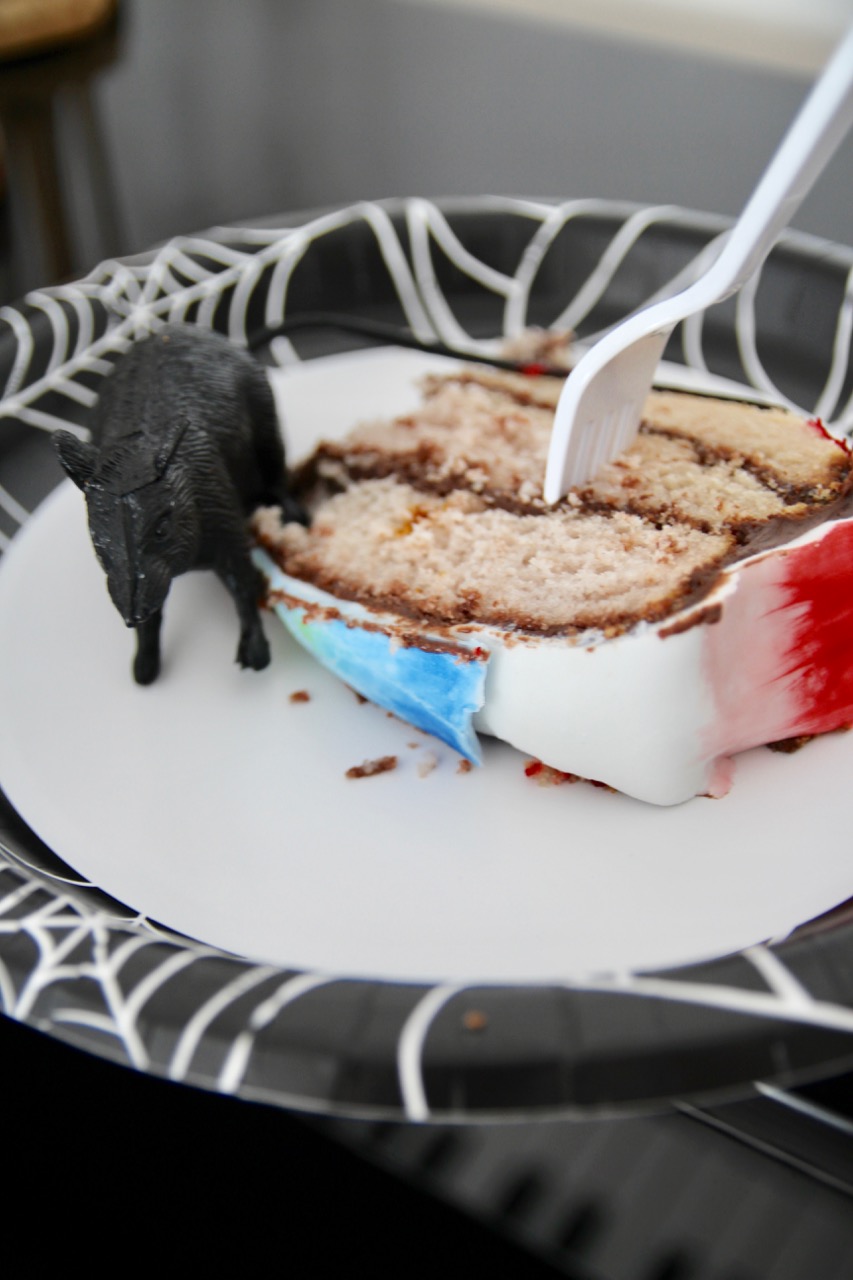 halloween cake with rats