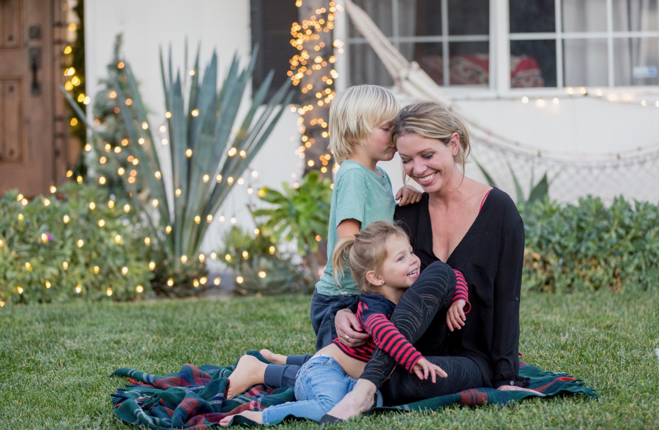 how to decorate your house inexpensively and beautifully for the holidays