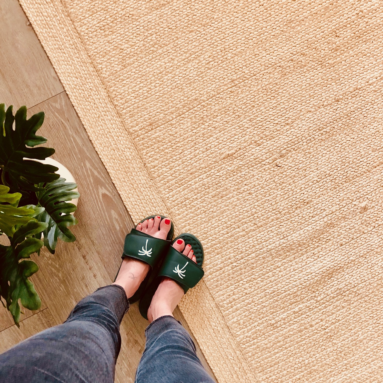 I slide customized slides and flip flops