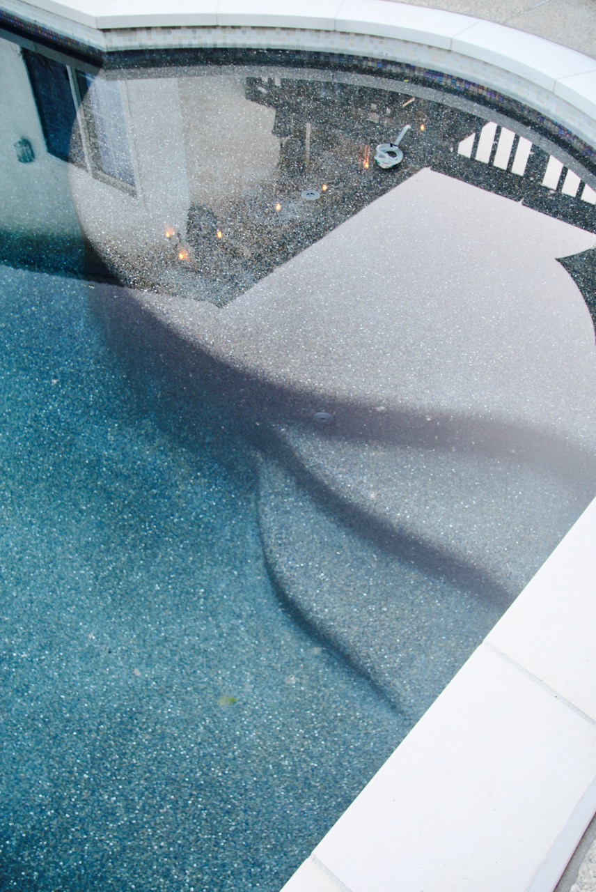 dark blue pool with Baja shelf and pebbletec