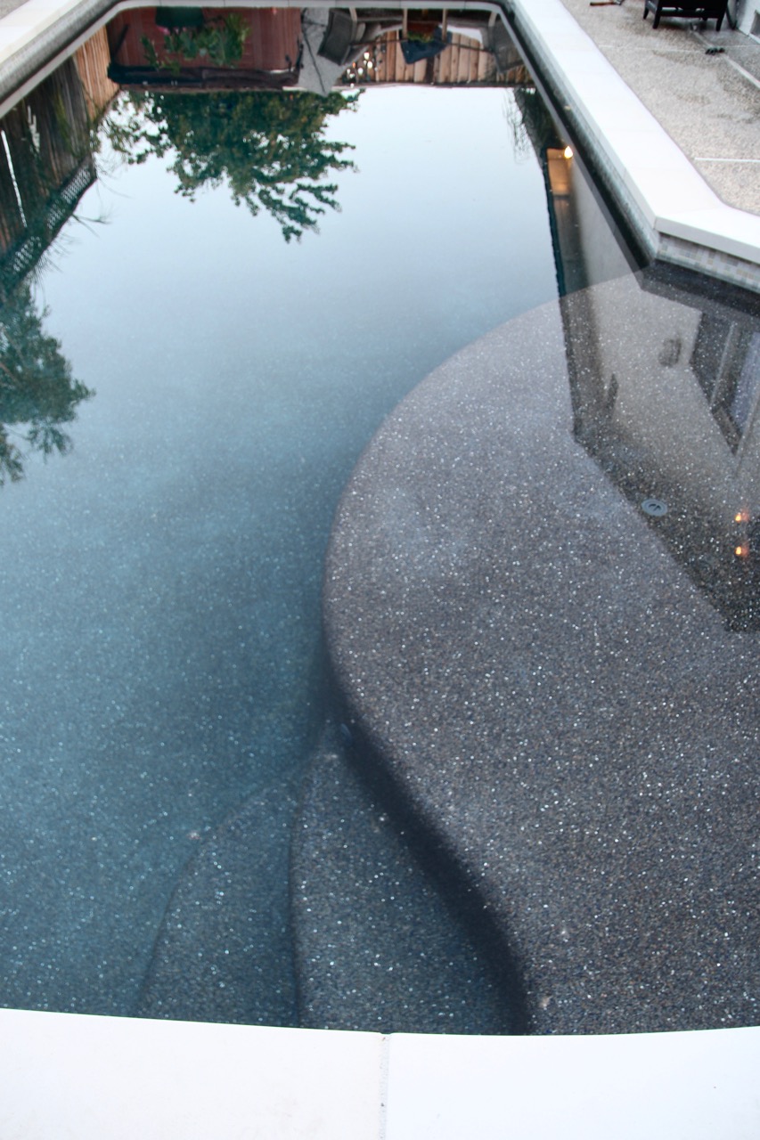 dark blue pool with Baja shelf and pebbletec
