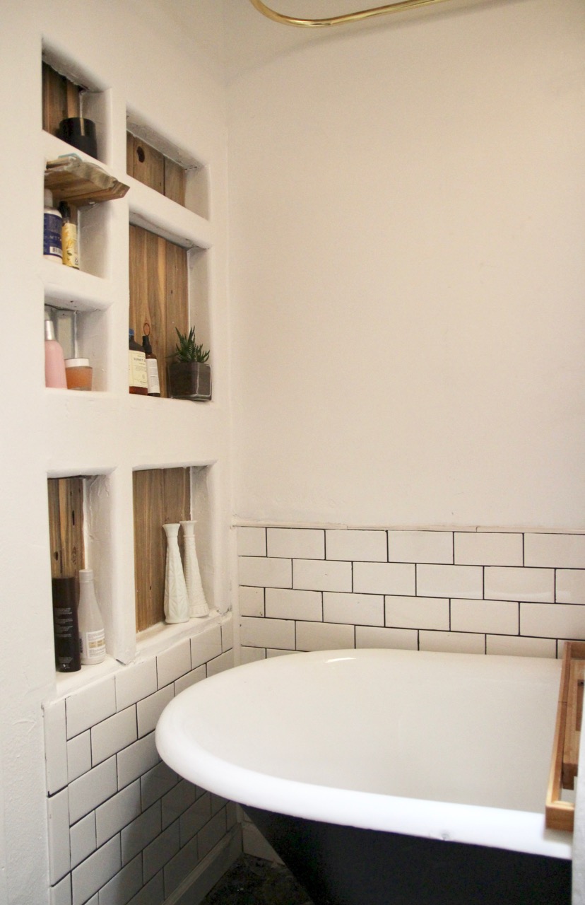 reclaimed wood details in black and white bathroom