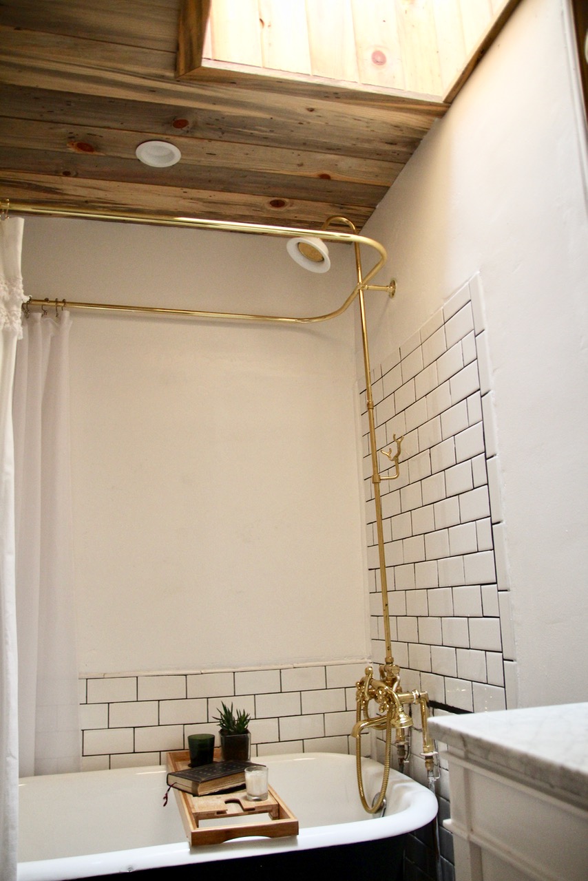 reclaimed wood details in black and white bathroom