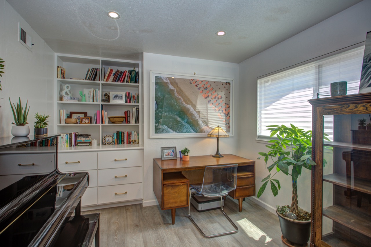 how to turn an extra bedroom into an office