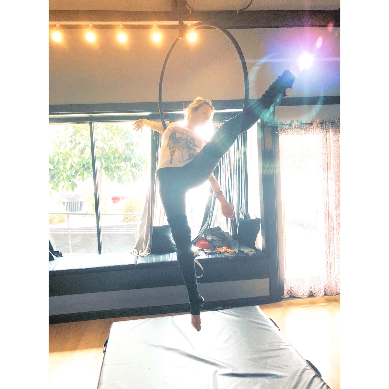 aerial dance Lyra hoop
