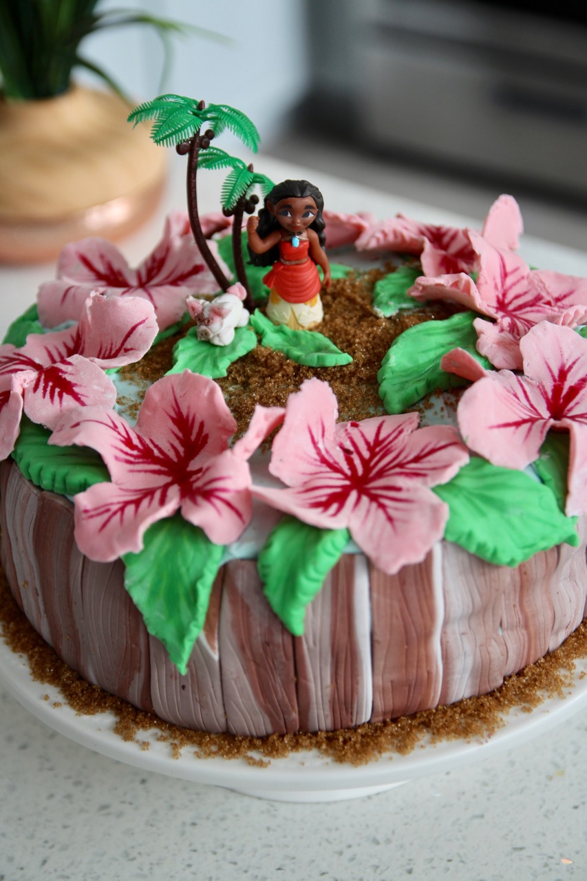 how to make a Moana themed birthday cake
