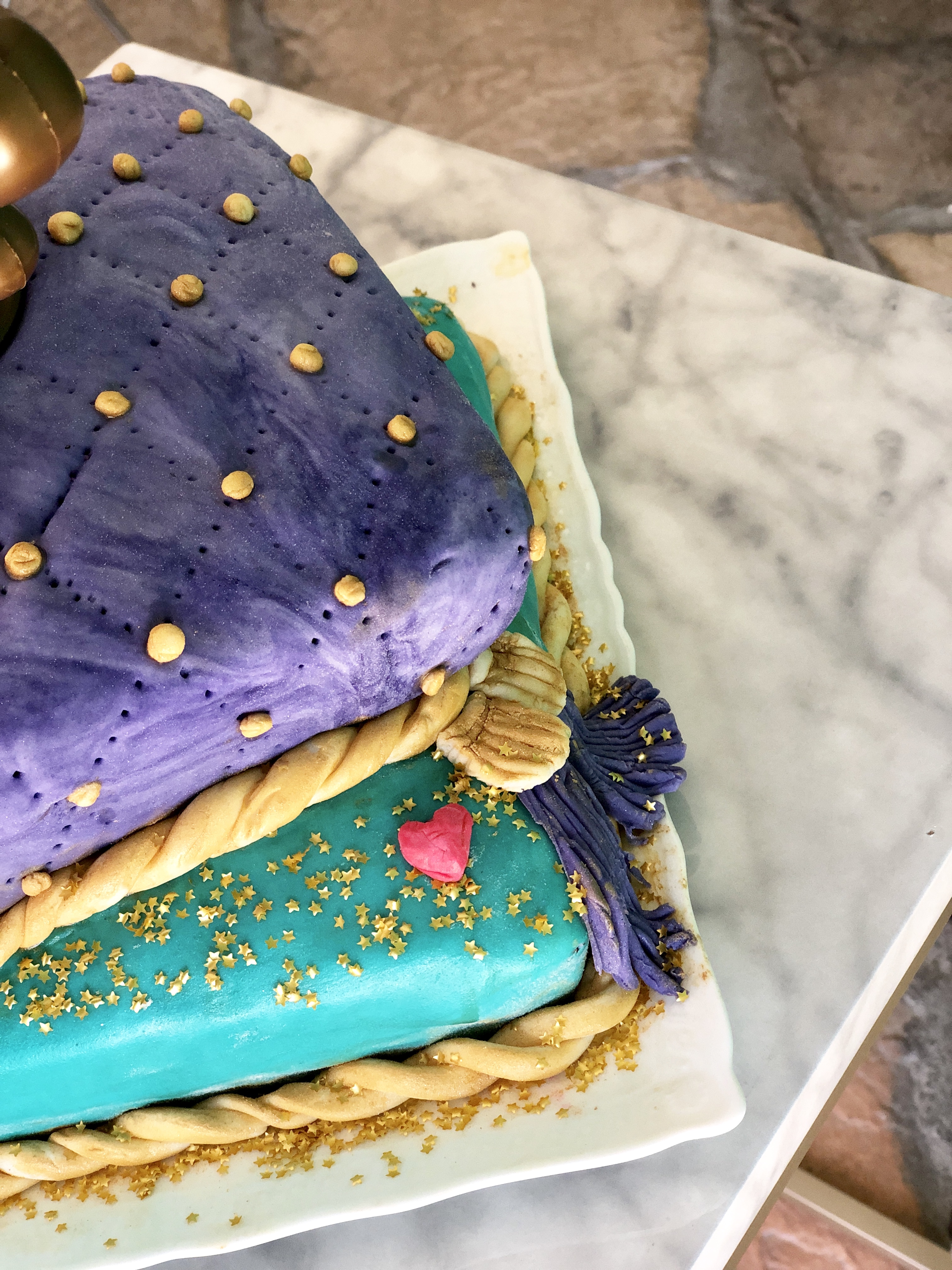 how to make a cave of wonders Aladdin genie themed birthday cake