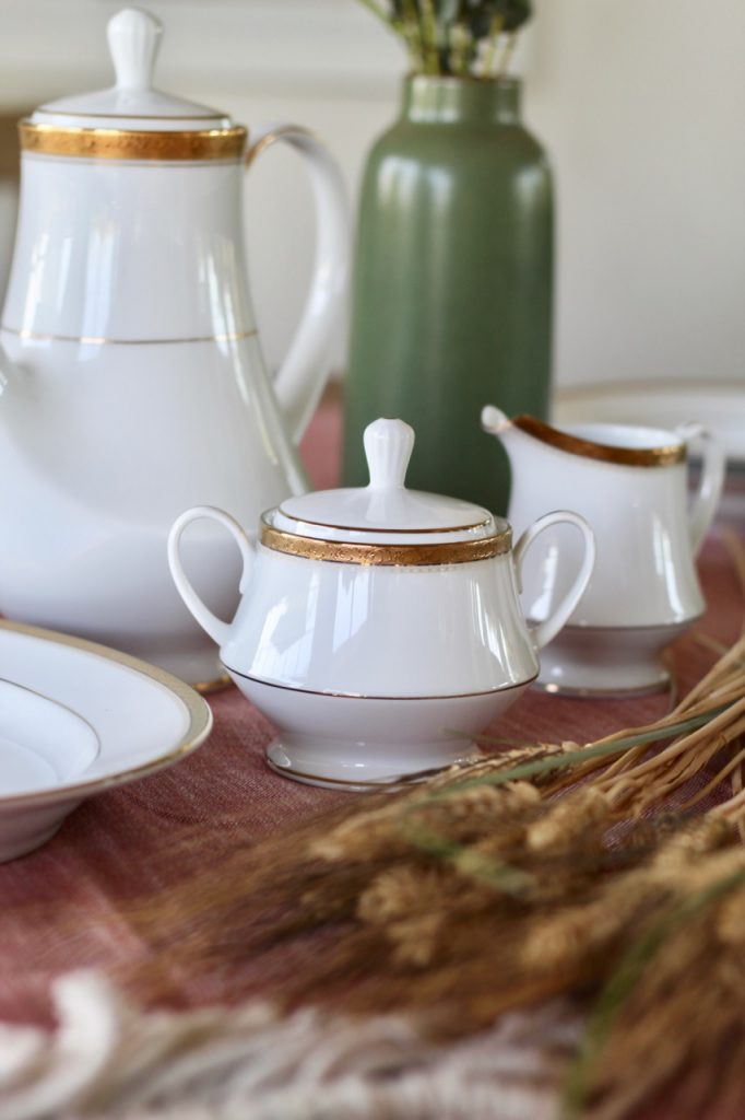 noritake china microwaveable gold rimmed china plates